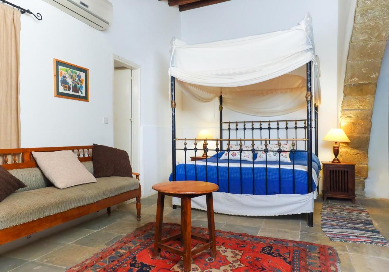 Zoes Traditional Apartments, Bed & Breakfast Larnaca Ngoại thất bức ảnh